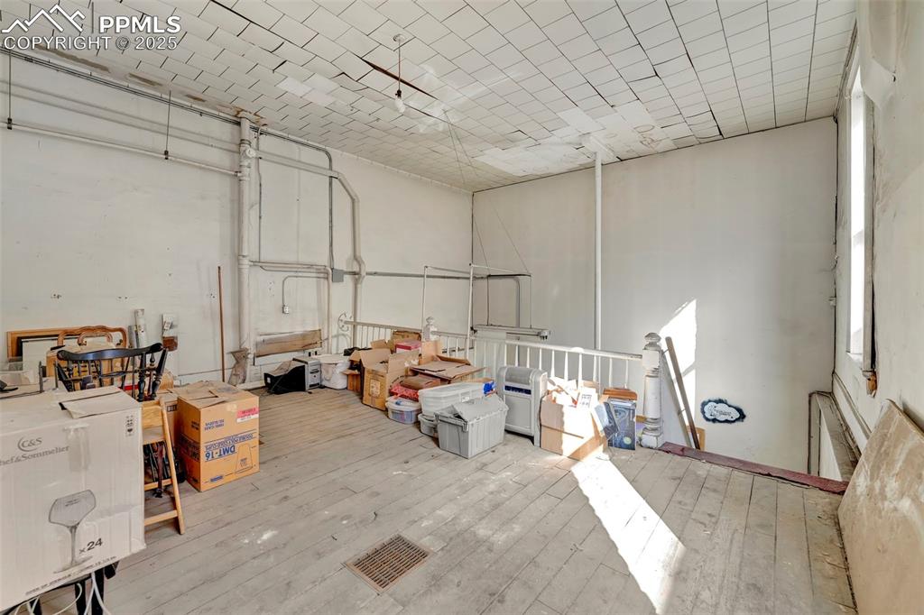 Image 37 of 48: Storage