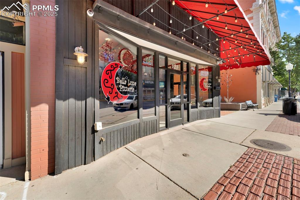 Image 40 of 48: Entry