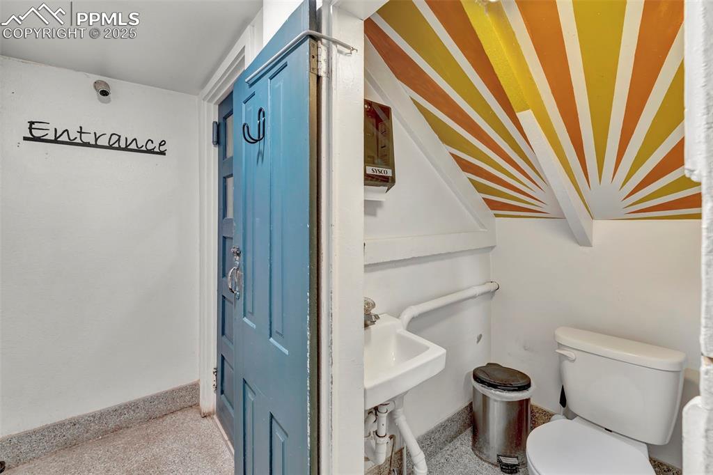 Image 9 of 48: Bathroom