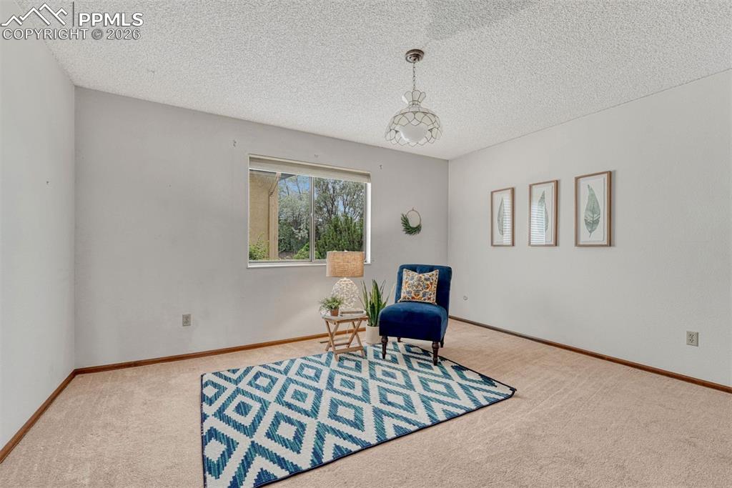 Image 16 of 27: Sitting Room