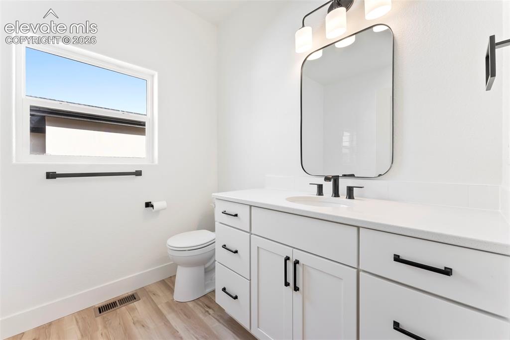 Image 14 of 34: Bathroom
