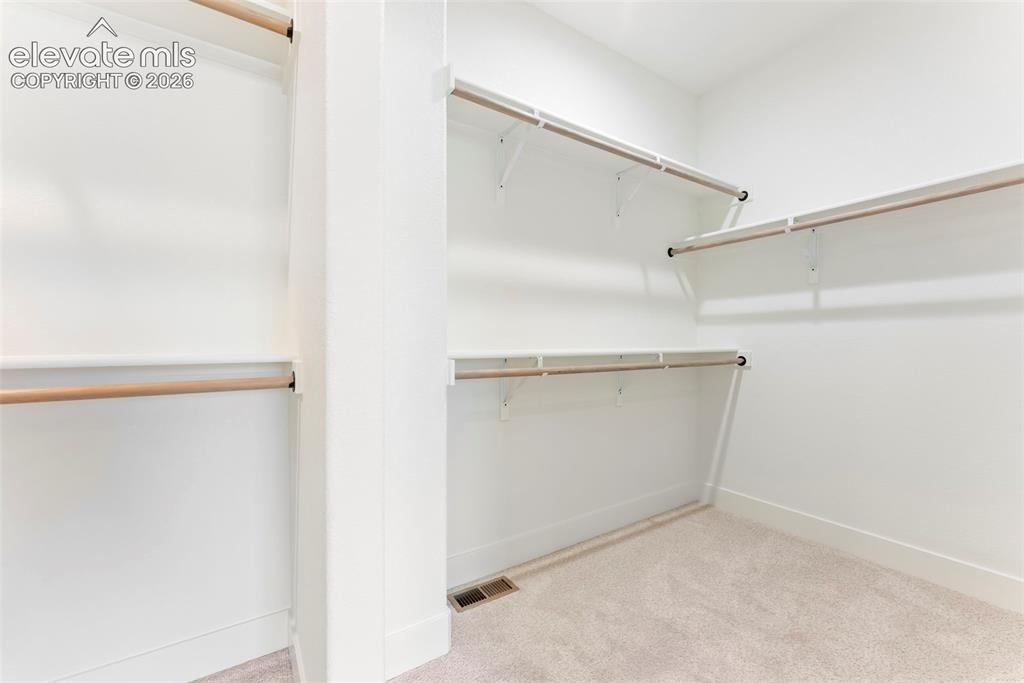 Image 18 of 34: Closet