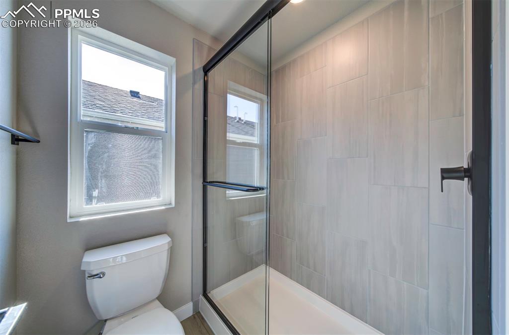 Image 22 of 35: Bathroom