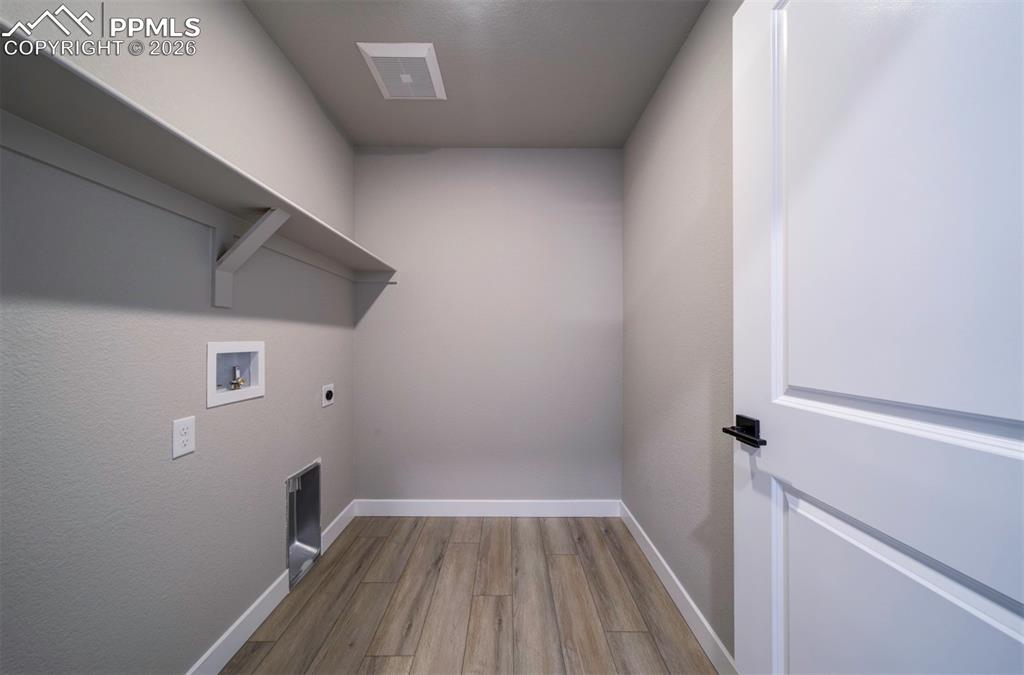 Image 25 of 35: Laundry