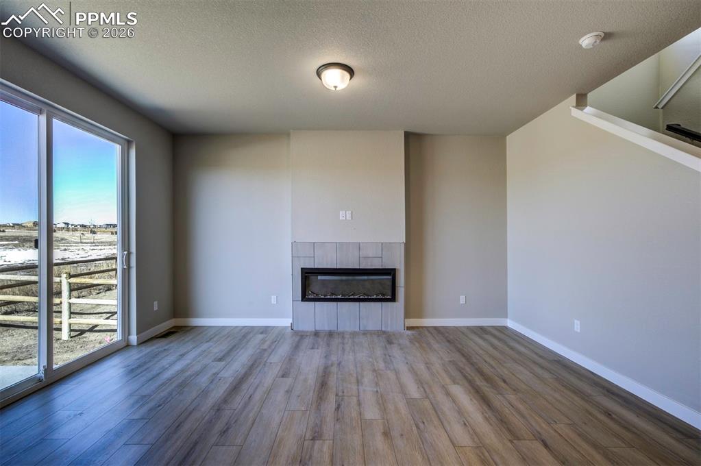 Image 7 of 35: Living Room