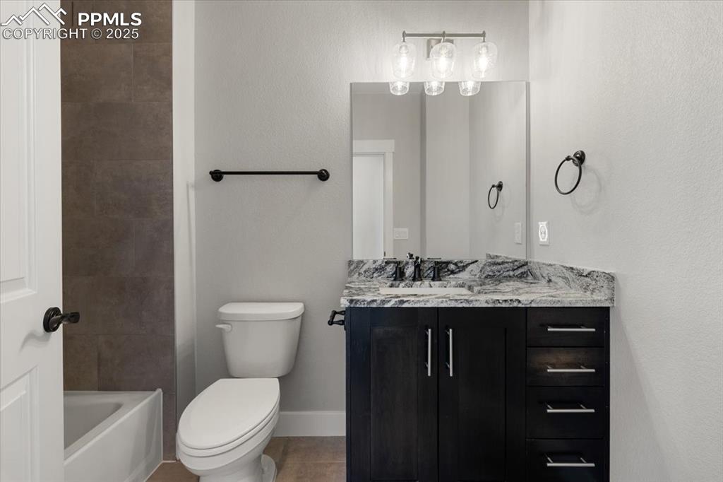 Image 20 of 49: Bathroom