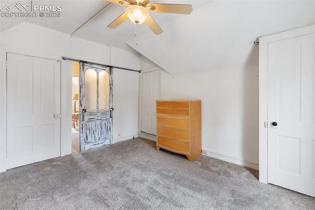 Image 22 of 49: Bedroom