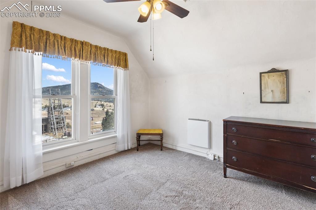 Image 25 of 49: Bedroom