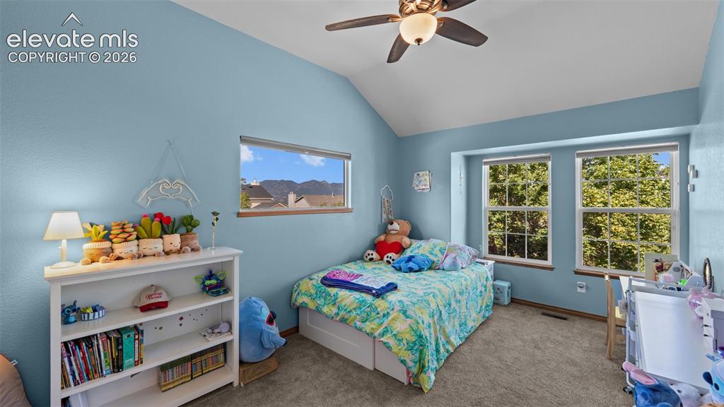 Image 15 of 30: Bedroom