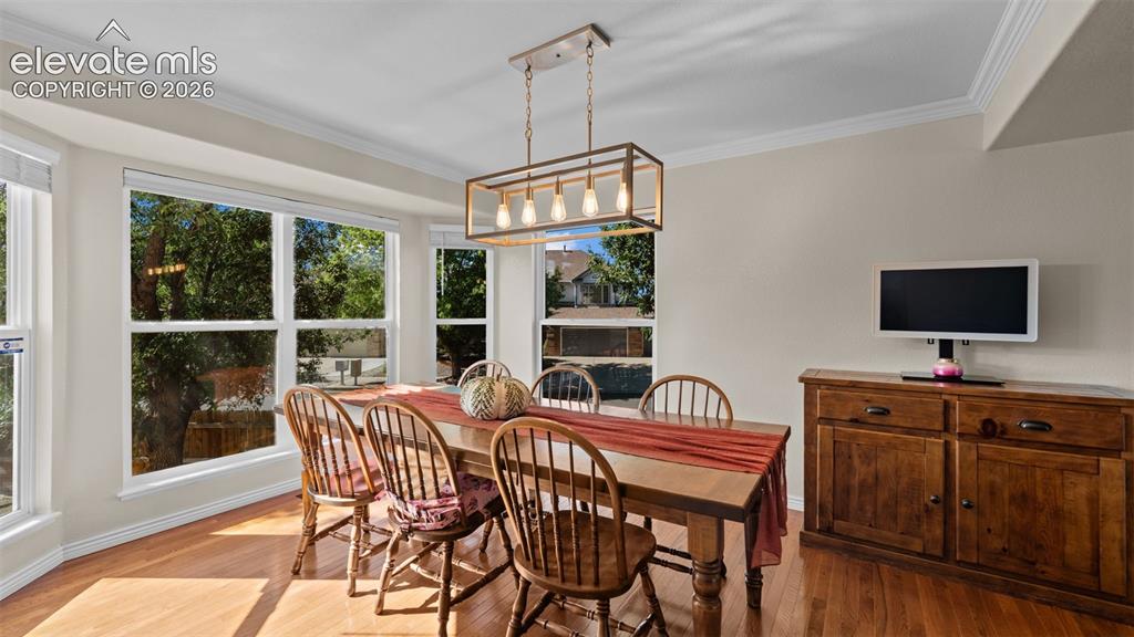 Image 4 of 30: Dining Area