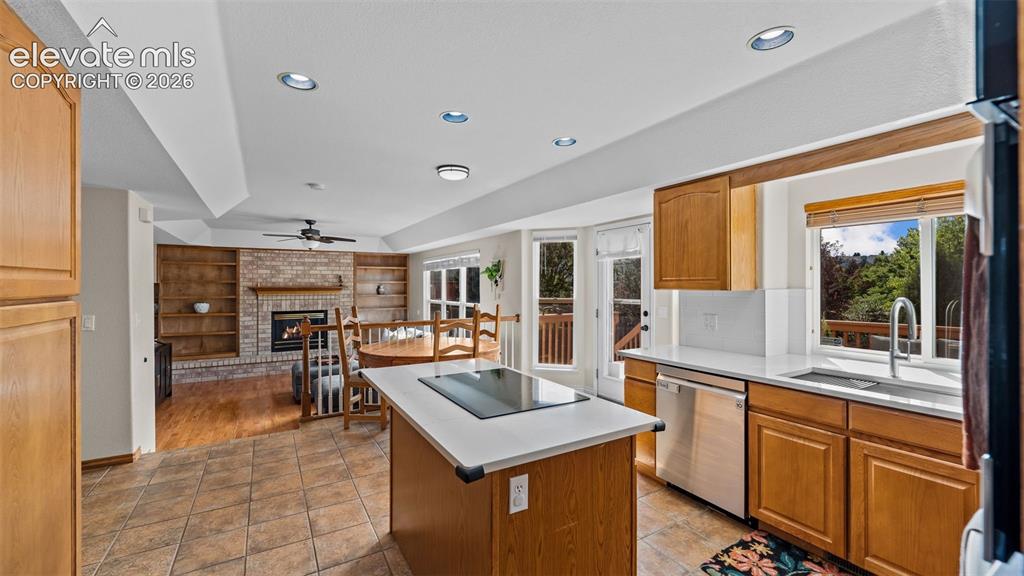 Image 5 of 30: Kitchen