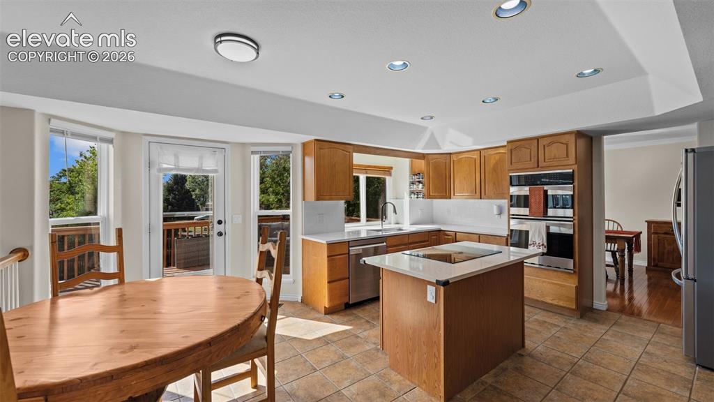 Image 6 of 30: Kitchen