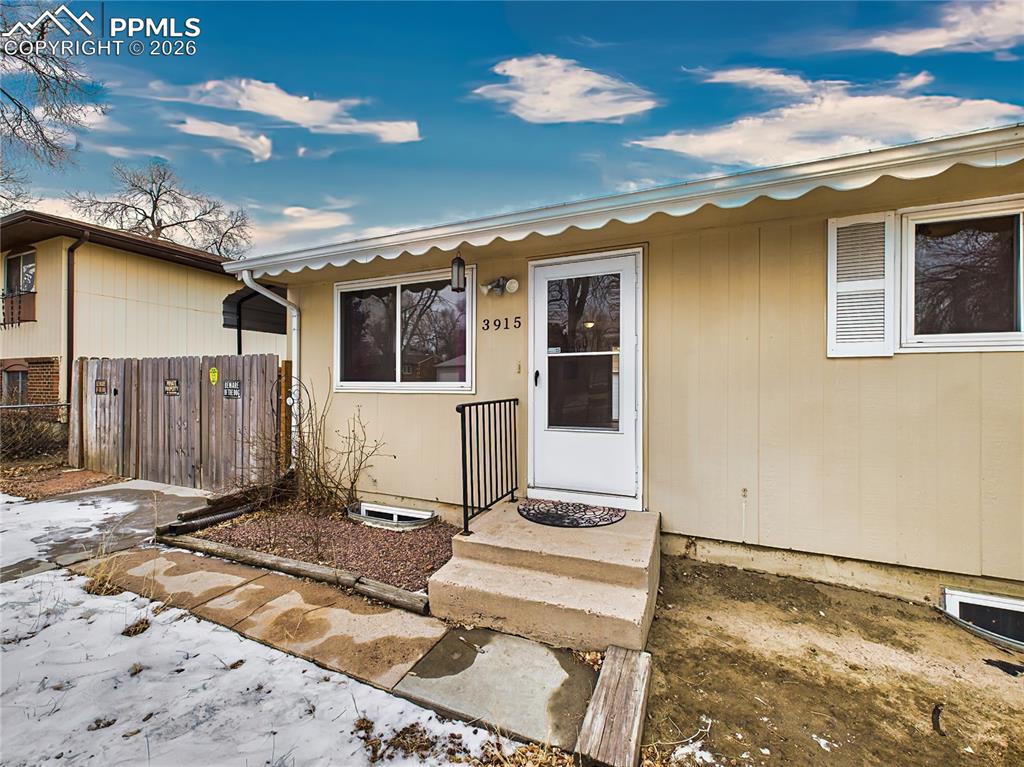 Image 2 of 50: Front Entry