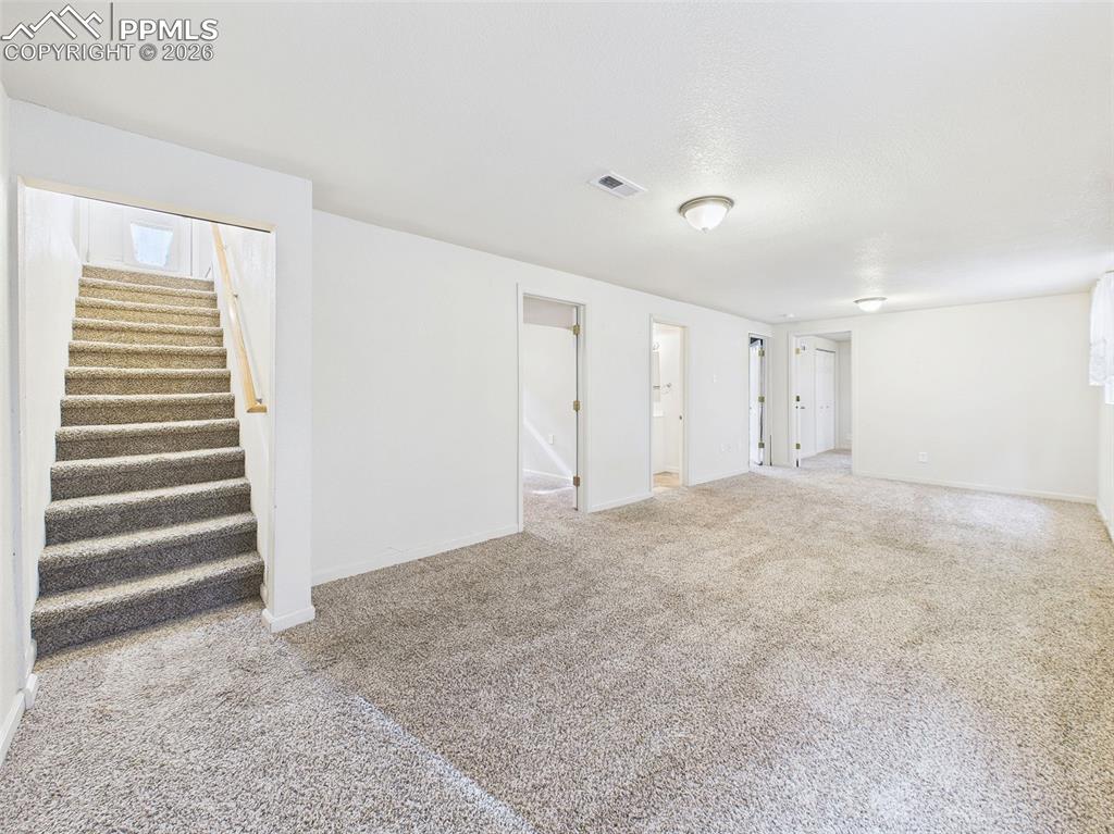 Image 26 of 50: Familyroom