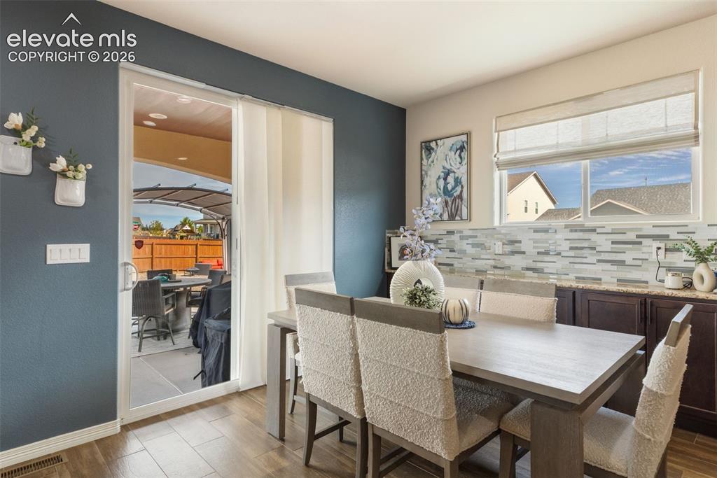 Image 10 of 29: Dining Area