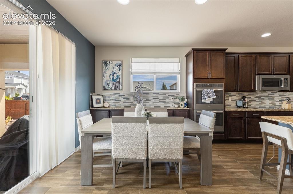 Image 11 of 29: Dining Area
