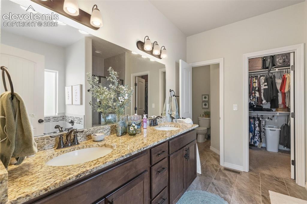 Image 16 of 29: Bathroom