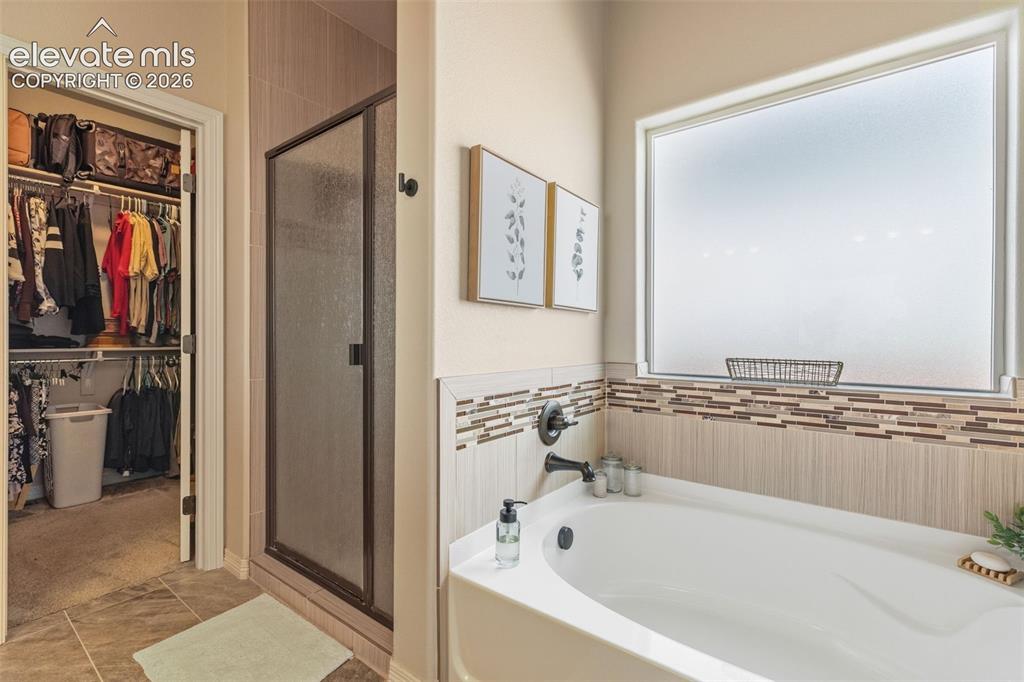 Image 17 of 29: Bathroom