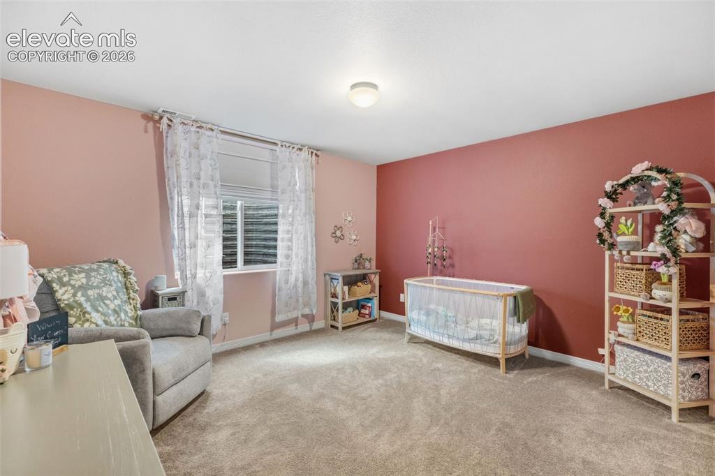 Image 18 of 29: Bedroom