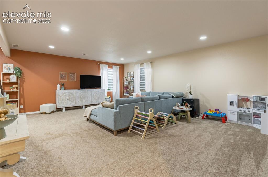 Image 21 of 29: Living Room