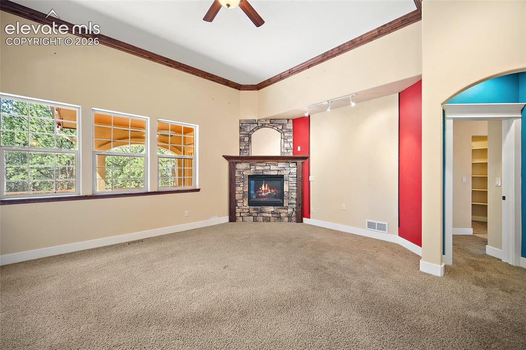Image 14 of 50: Living Room