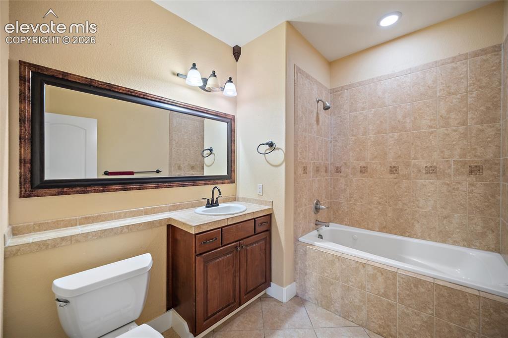 Image 48 of 50: Bathroom