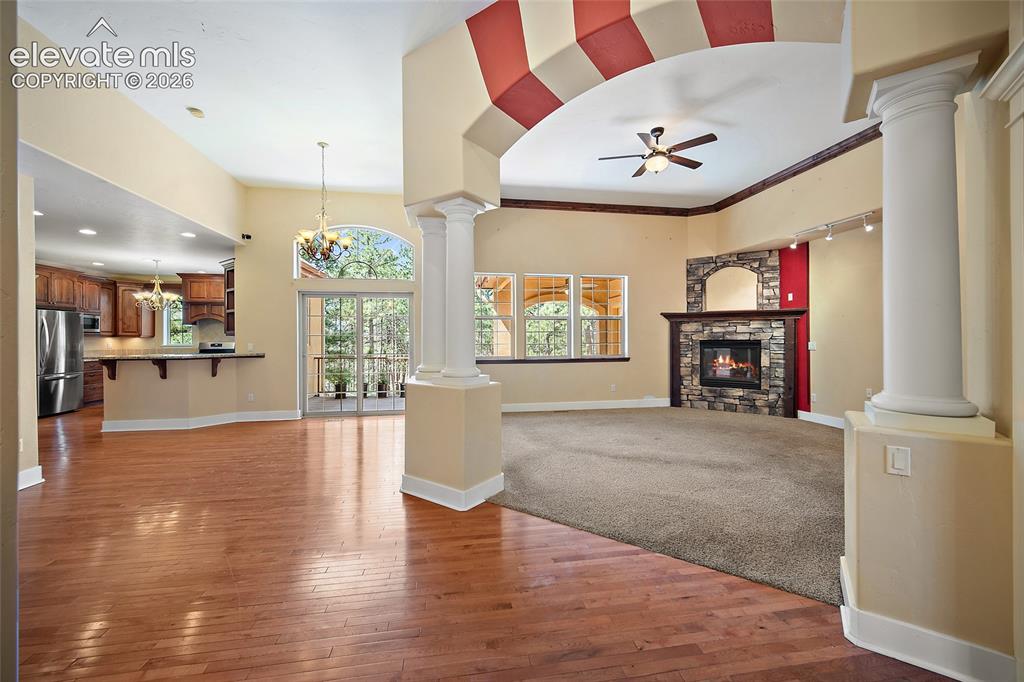 Image 5 of 50: Entrance Foyer