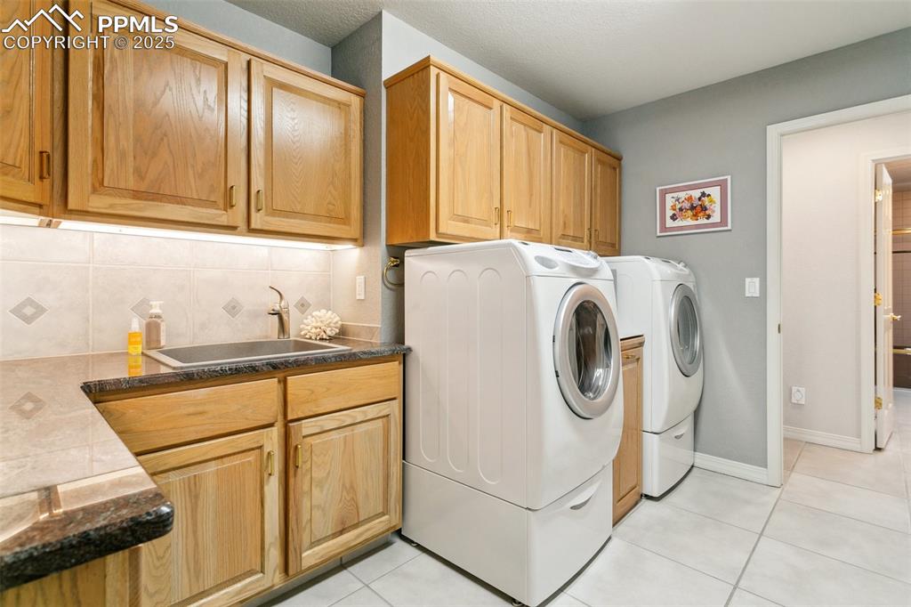 Image 30 of 50: Laundry On the main