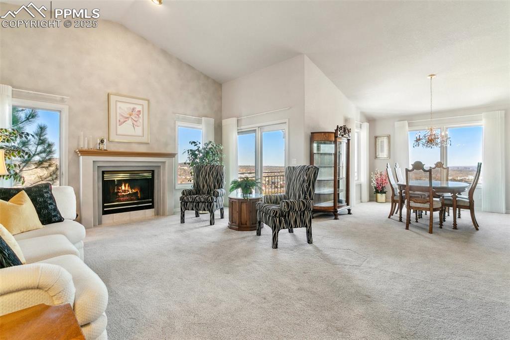 Image 7 of 50: Living Room