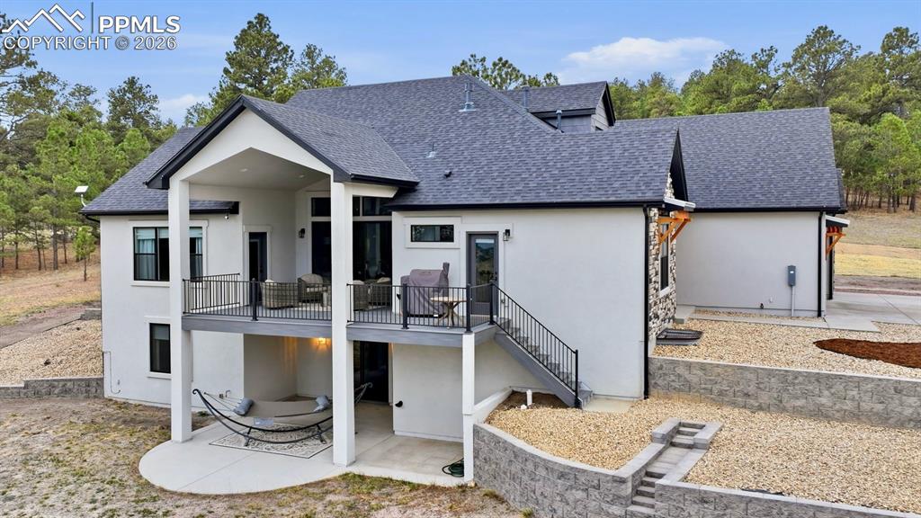 Image 11 of 38: Back of Structure