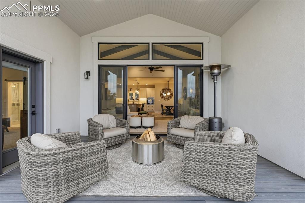 Image 20 of 38: Deck