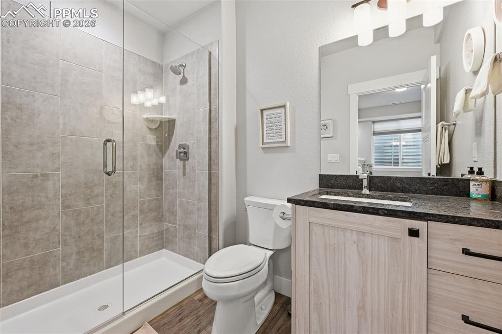 Image 27 of 38: Bathroom