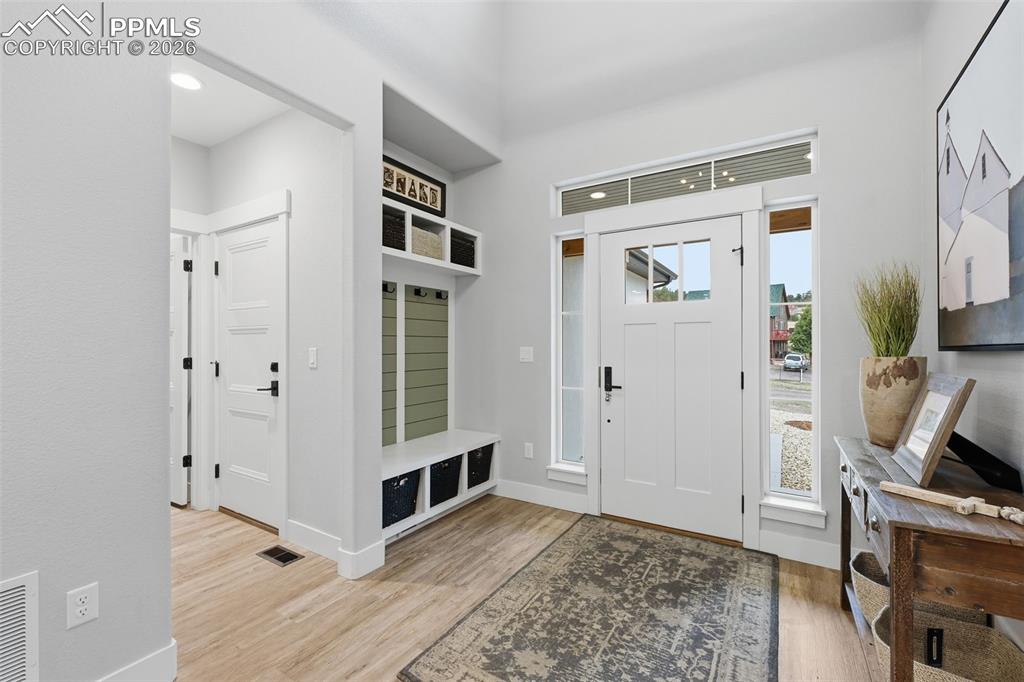 Image 32 of 38: Entry