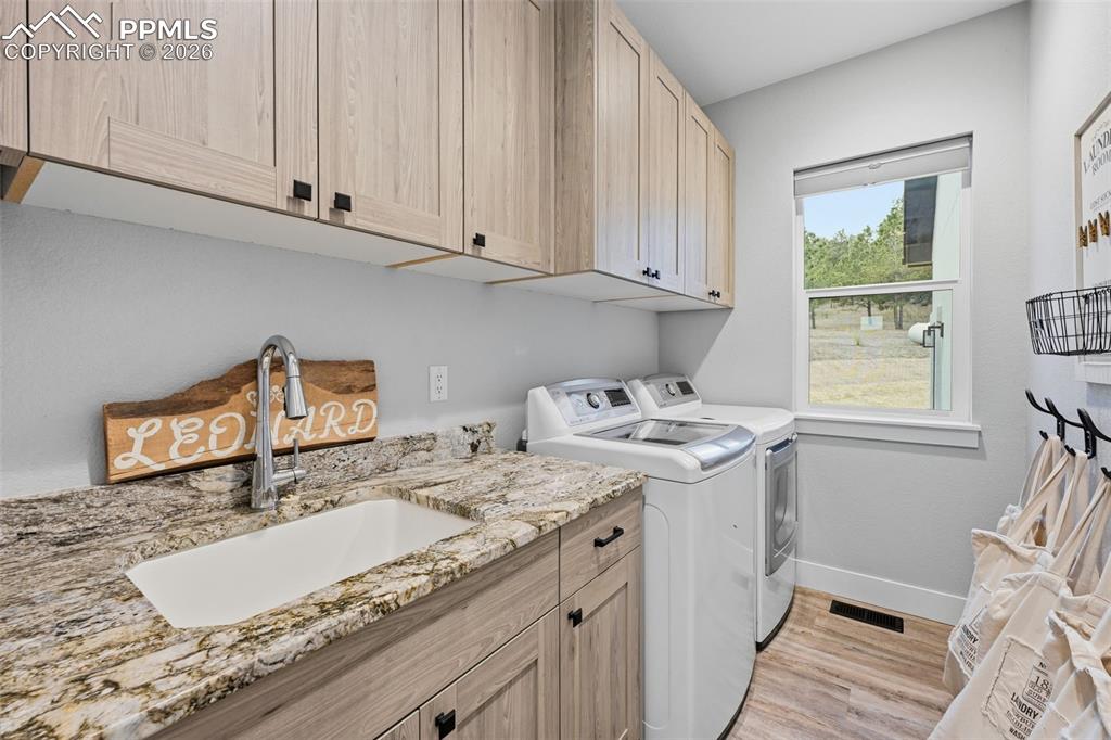 Image 33 of 38: Laundry