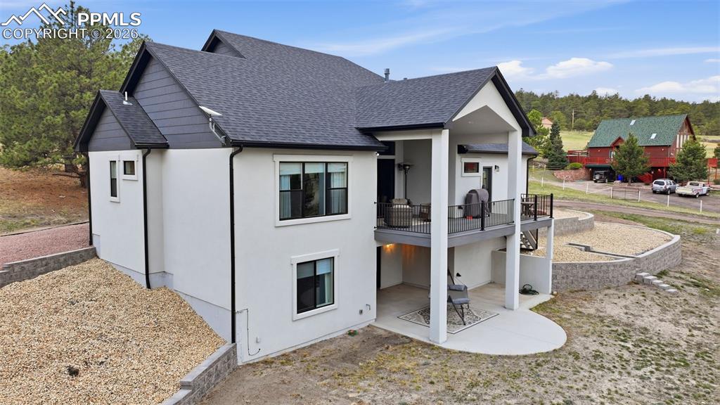 Image 34 of 38: Back of Structure