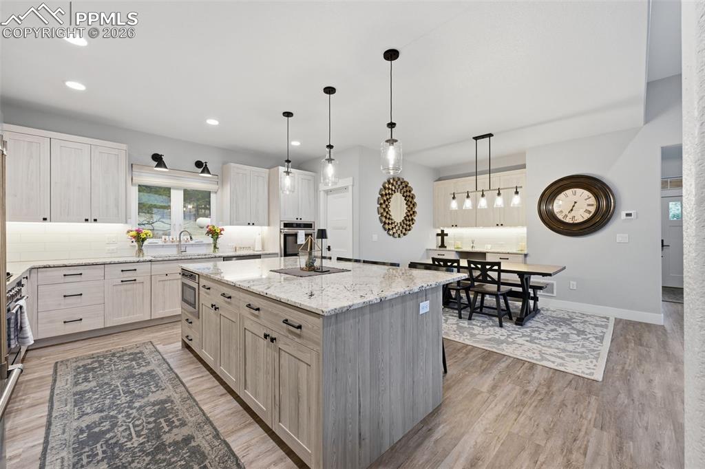 Image 7 of 38: Kitchen