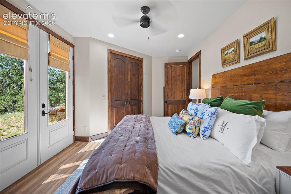 Image 31 of 48: Family Room