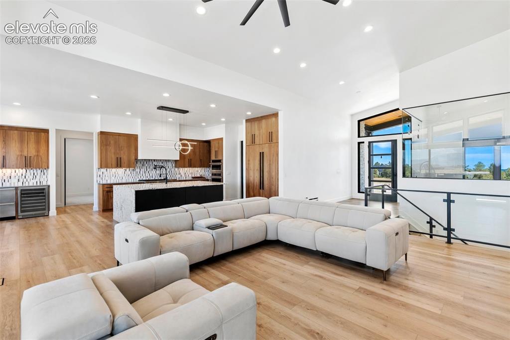 Image 19 of 50: Living Room