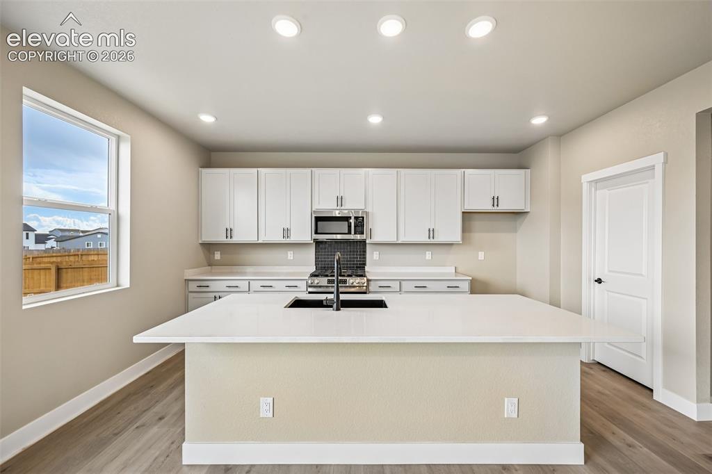 Image 16 of 50: Kitchen
