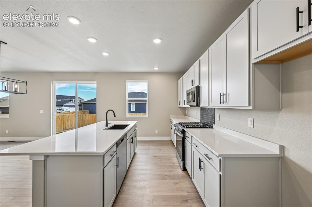 Image 19 of 50: Kitchen