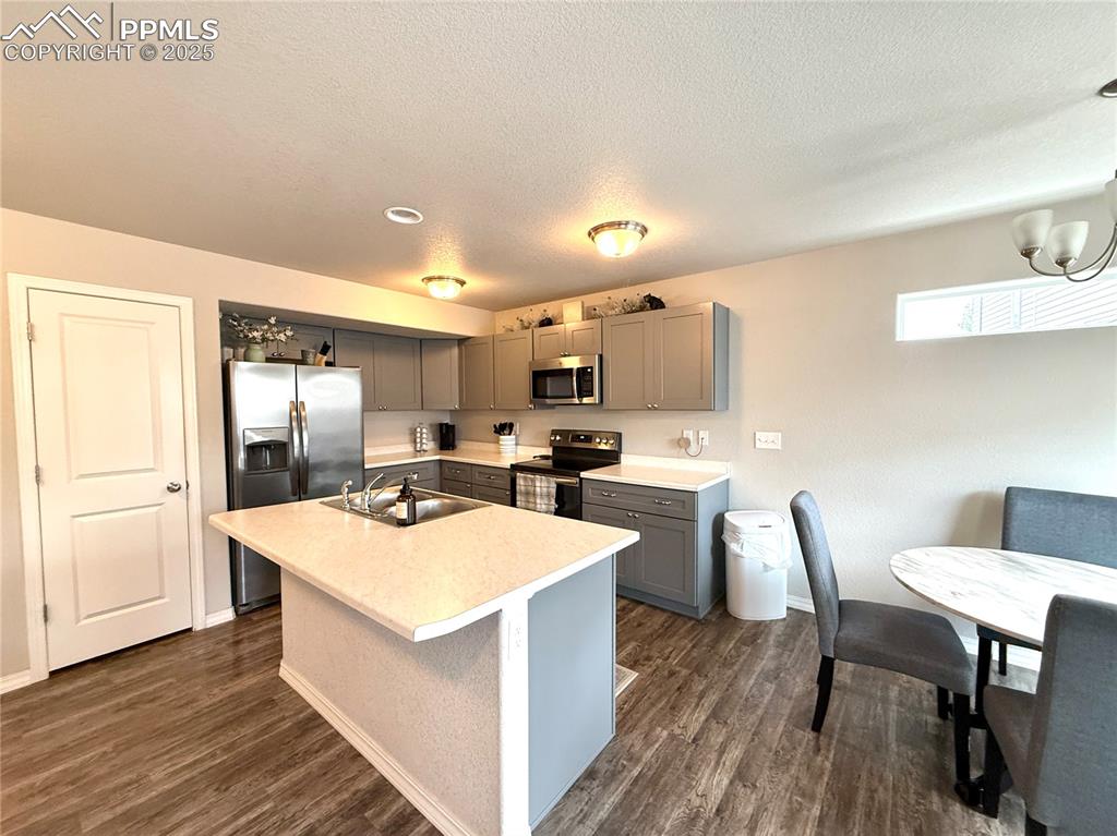 Image 13 of 46: Kitchen