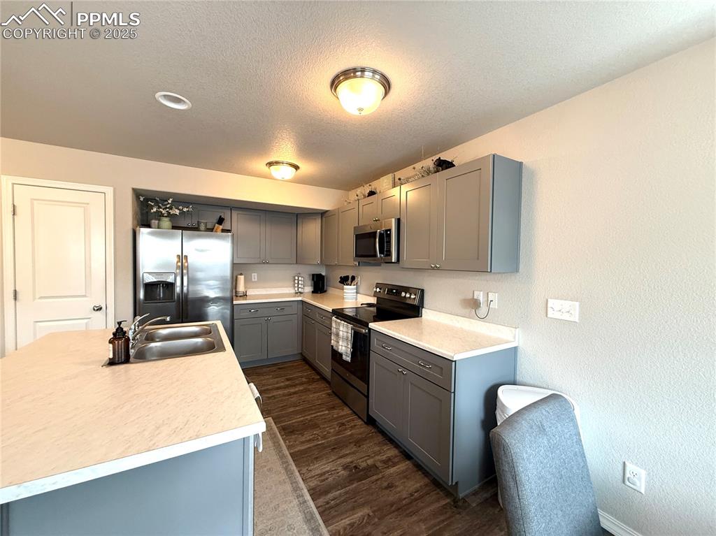 Image 14 of 46: Kitchen