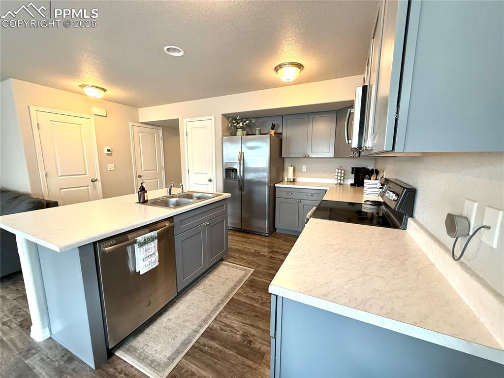 Image 15 of 46: Kitchen