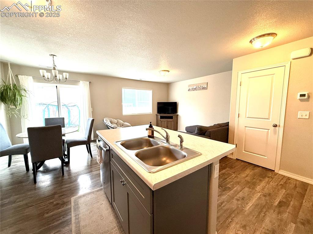Image 17 of 46: Kitchen