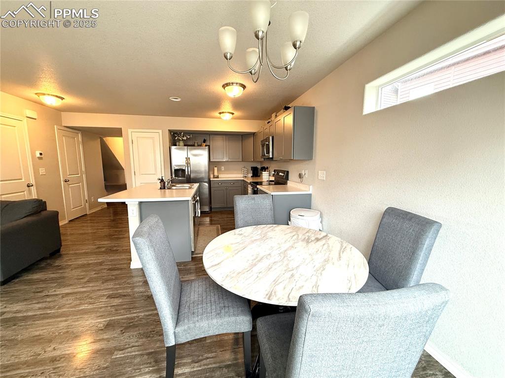 Image 20 of 46: Dining Area
