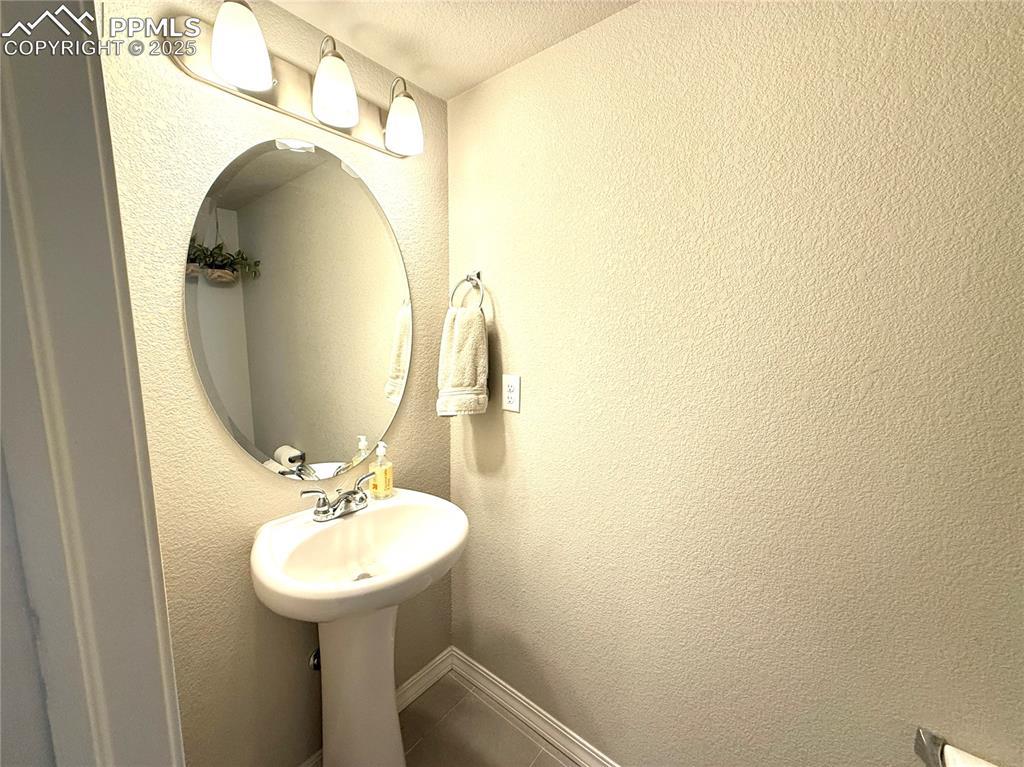 Image 26 of 46: Bathroom