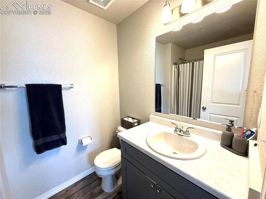 Image 31 of 46: Bathroom