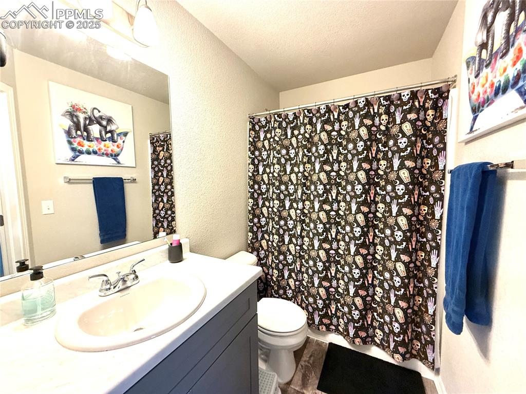 Image 40 of 46: Bathroom
