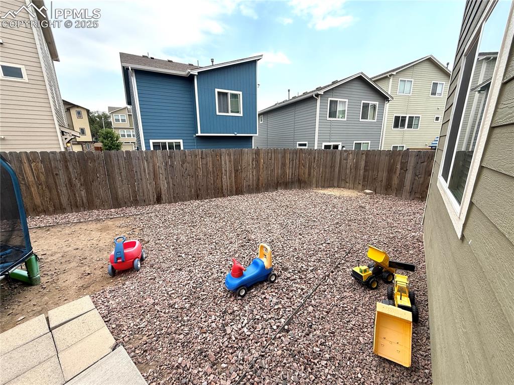 Image 45 of 46: Yard