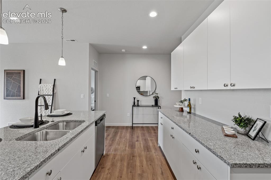 Image 10 of 45: Kitchen